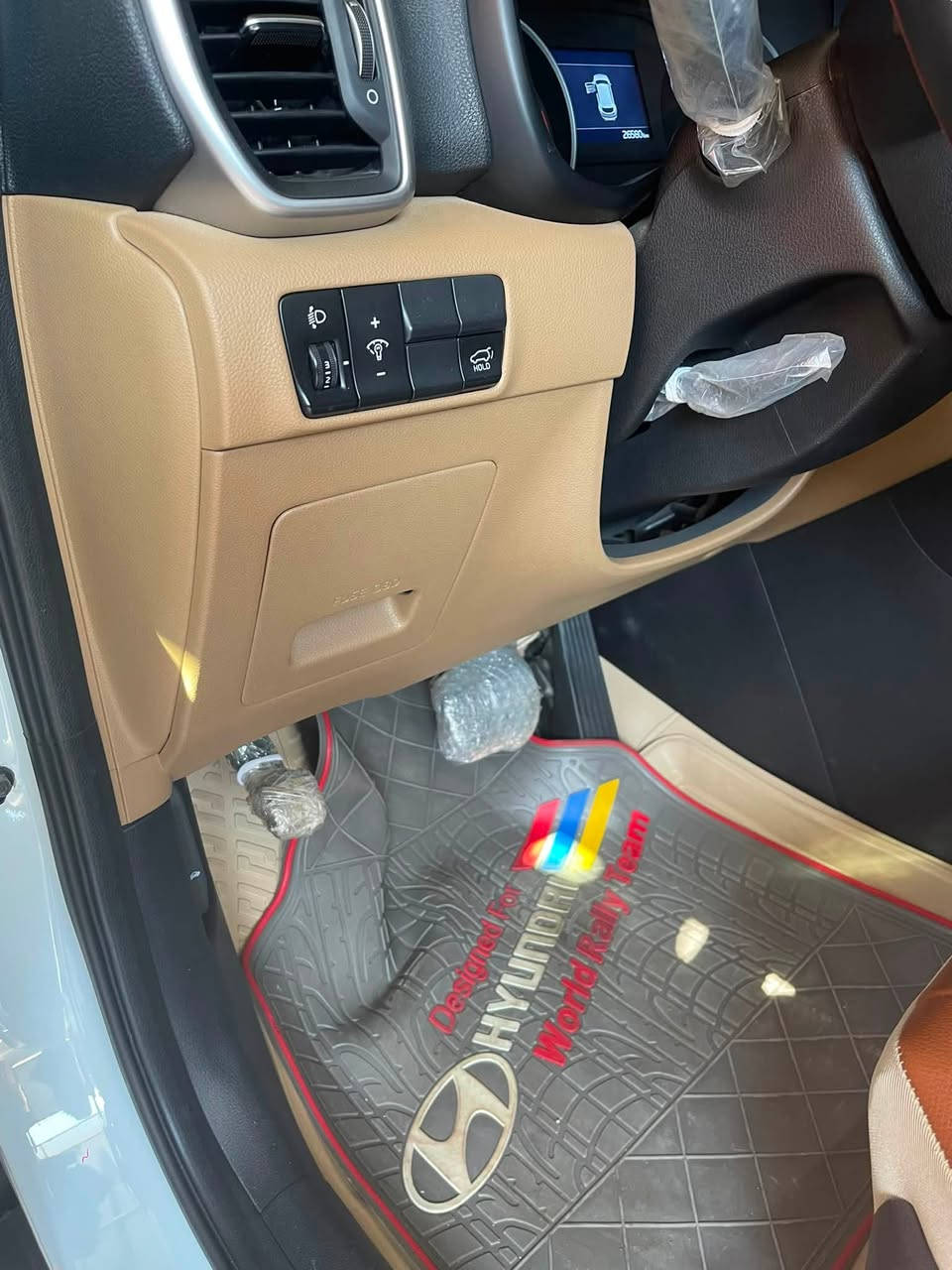 🔥 كيا سبورتج 2021 🔥
🚘 KIA SPORTAGE 2021

ماشيه: 26 ألف حقيقي شرط الفحص 
✨ السيارة نظافة عالية جداً
✨نادراً تلكه سبورتج شكل مقدس ماشيه 26 الف 

🔹 بانوراما
🔹 بصمة تشغيل
🔹 بصمة أبواب
🔹 حساسات أمامية وخلفية
🔹 شاشة كبيرة
🔹 كاميرا خلفية
🔹 كراسي كهرباء
🔹 جنطة كهرباء
🔹 تحكمات ستيرن
🔹 داخلية جلد لون حمصي وأسود 🤎🖤
🔹 إشارات بالمرايات
🔹 مرايات شفط
🔹 شحن لاسلكي سريع
🔹يUSB أمامي وخلفي
🔹 إنارة داخلية
🔹 محرك 2400
🔹 تشغيل عن بعد
🔹 اMode Drive أنظمة قيادة متعددة

📞 للاستفسار والتفاصيل: *********** فقط واتساب
