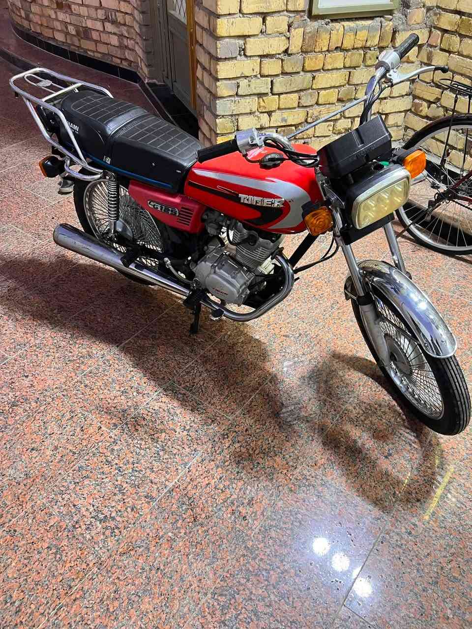 دراجه تايكر اوراق   سعر 700وبيه مجال بسيط ***********
