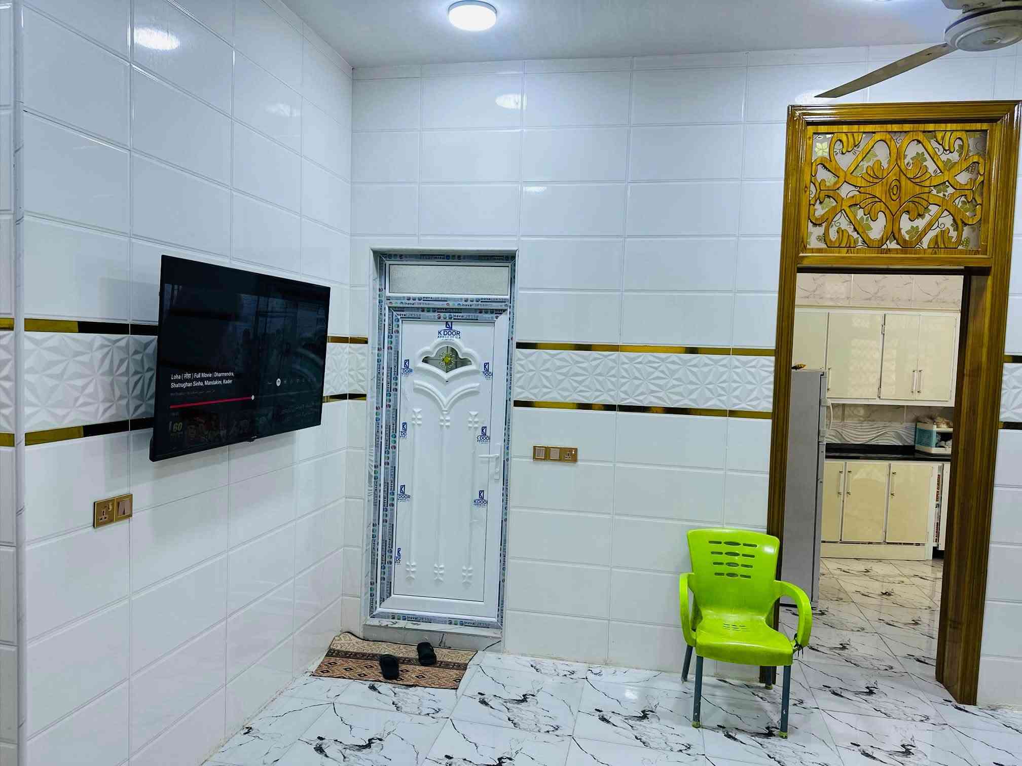 بيت مساحة 140م طابو صرف طابقين
يحتوي على ثلاث غرف نوم صالة مطبخ حار وبارد مجمع صحيات 

البيت بناء حديث صب كونكريت طابوك البيت نظافة فول 

الخدمات كافه متوفرة 

المووقع طويريج/ حي الطنبي قرب شط الهندية مجاور العفجي  

السعر 125 مليون 

للاستفسار ***********
