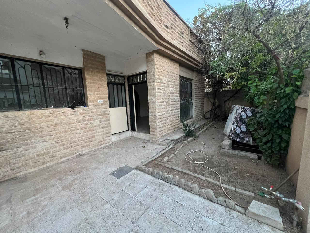 بيت ( للايجار) القادسية الثانية المساحة ٢٠٠ طابق + غرفة فوق
مقابل زهرة المدائن بالفرع 
٣ غرف + استقبال + هول + مطبخ وصحيات
للاستفسار الاتصال على الارقام
***********
***********
