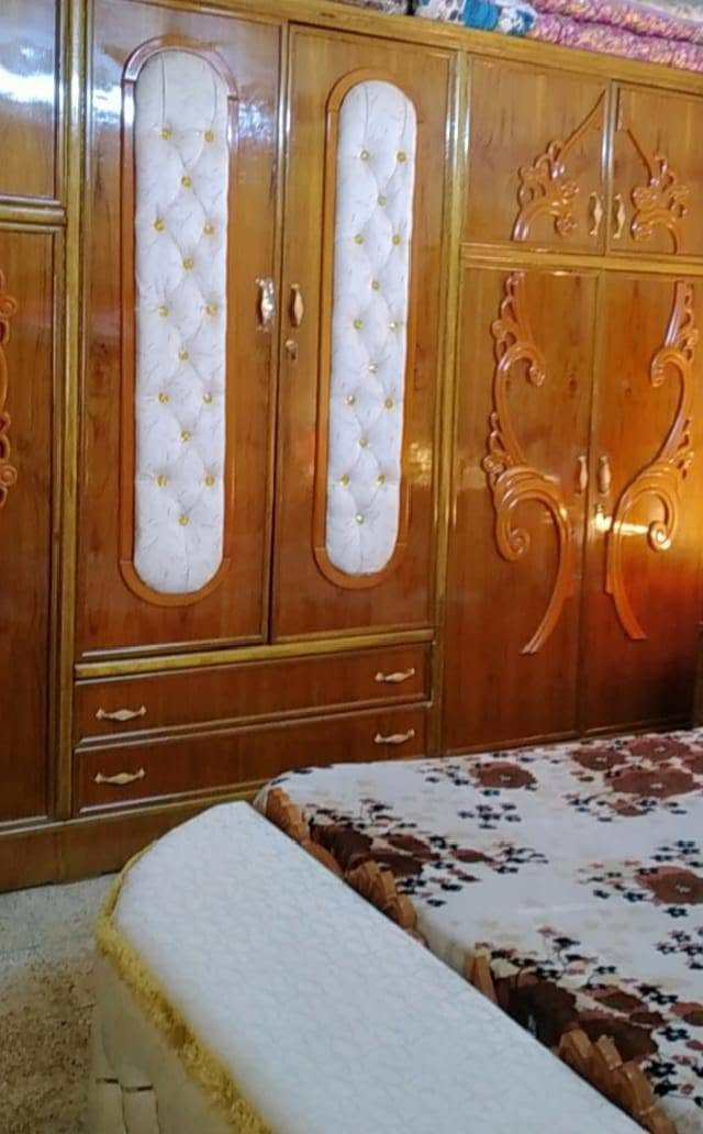 للبيع غرفه جديده شخط مابيهه السعر ١٠٠٠ مليون  مكاني بغداد مدينه الصدر رقم الهاتف ***********
