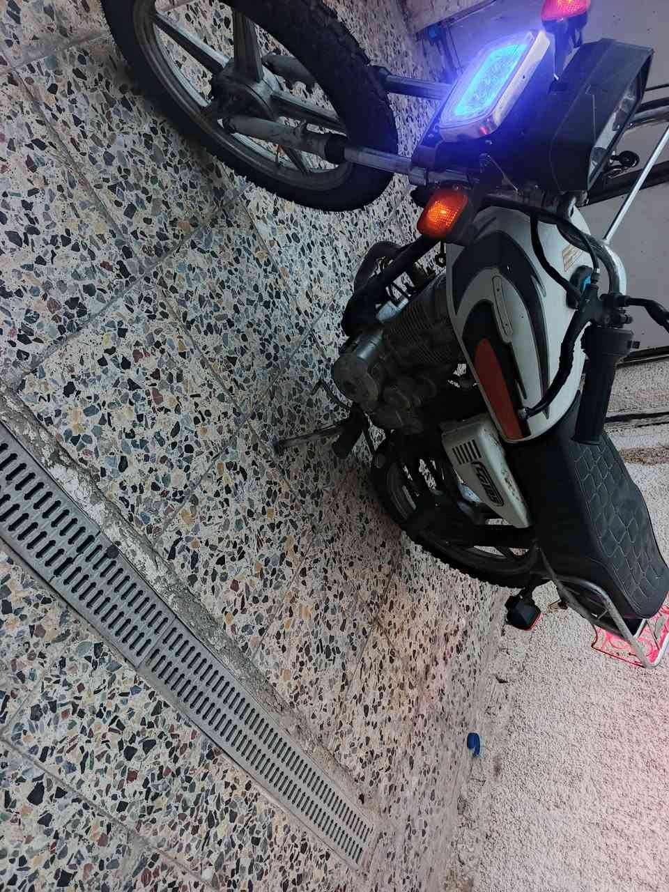بدراجه خمسه كير بدون اوراق كفاله من سرقه شغاله نكره سلف مكاني الحسينيه جريخي سعره 400 وبيه مجال***********
