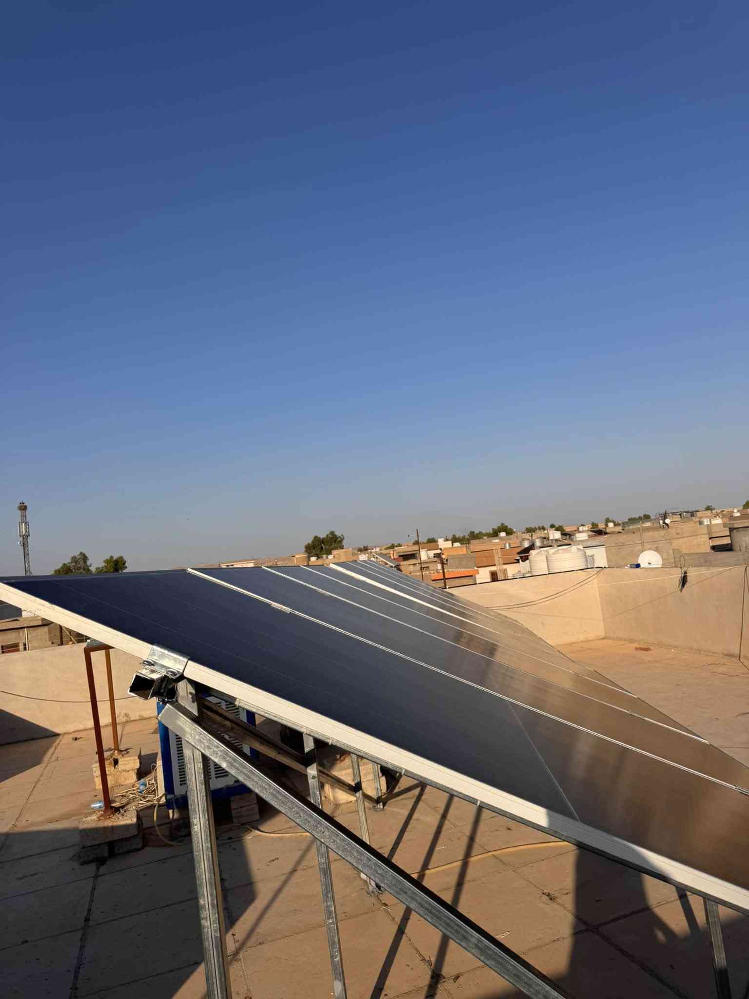 بطارية EVE ١٦kWh • انفيرتر Solis ٦kW • ألواح Jinko ٦٥٠W