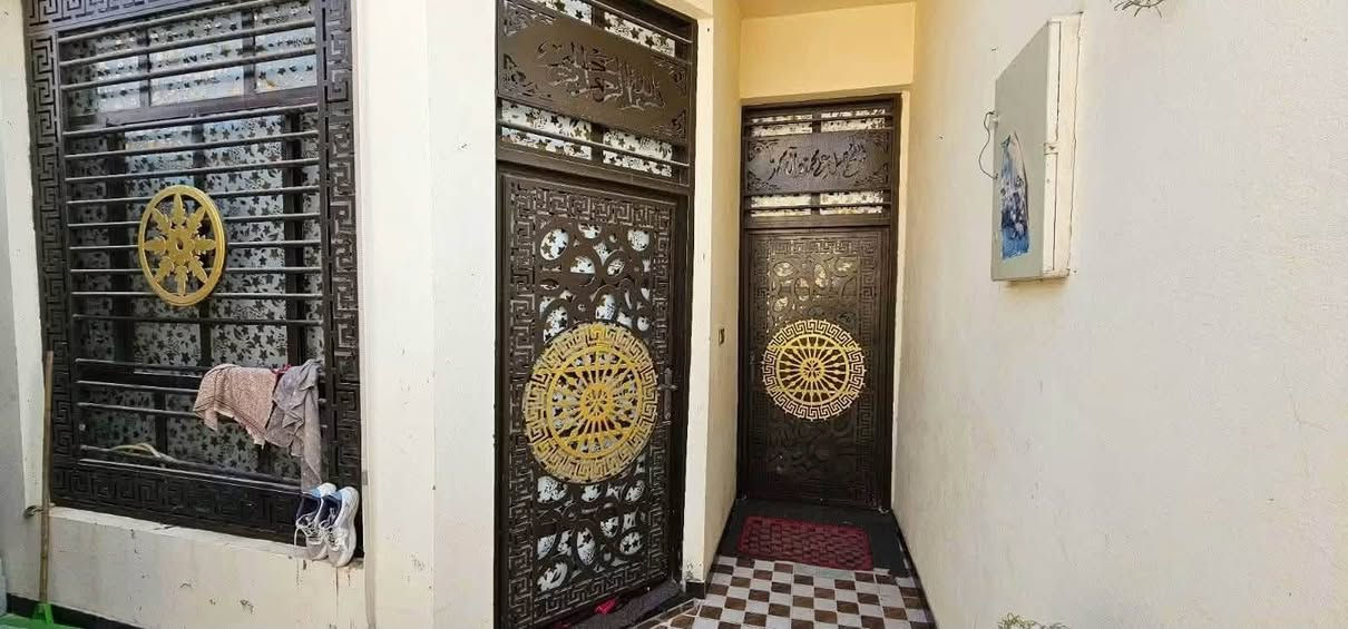 #دار_للــبـيــع  طابقين – سند زراعي 25
📍 العنوان: الديوانية التقيّة الثالثة، مقابل كراج بغداد
📐 المساحة: 100 م²
📏 الواجهة: 5 م
📏 النزال: 20 م

🏡 تفاصيل البيت:
• طابقين
• غرفتا نوم
• استقبال
• صالتان
• مطبخ
• مجمعات صحية في الطابقين
—————————————-
🔺السعر : تابع الصفحة واكتب (تم) وراح ارد عليك بسعر 
أو ارسل المنشور عبر الخاص وتتم الإجابة
