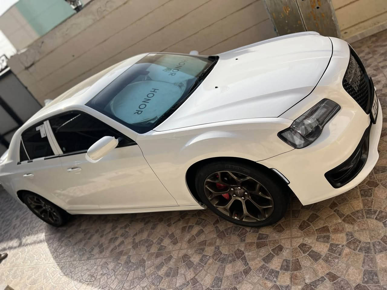 السلام عليكم … 
كرايسلر اوباما S 300 فئة كولد 
موديل 2018 خليجي  
ماشيه 121.000 كيلو متر 
رقم سليمانية - بأسمي 
كفاله السياره ( ملاحضة بسيطه PDR ) 
مواصفات فول 
السياره ستخدام شخصي وضع شركه 
مكان السياره - بابل 
سعر - 283 بيها مجال بسيط 

***********
