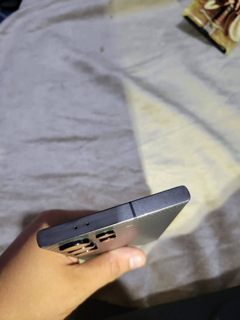 Samsung
Galaxy S24 Ultra بشاشة مسطحة قياس 6.8 إنش من نوع Dynamic AMOLED 2X، ومعالج قوي من نوع Snapdragon 8 Gen 3، وكاميرا أساسية دقتها 200 ميجا بكسل، وبطارية سعتها 5000 ميلي أمبير مع دعم القلم الذكي S-Pen.

جهاز مكفول من الشخط والصيانه وياه الباكيت مالته بس بدون كارت الضمان

الذاكره 256 كيكا

السعر 900وبيه مجال حك الجيه جماعت ال 850اعبر المنشور 

هاتف ***********
