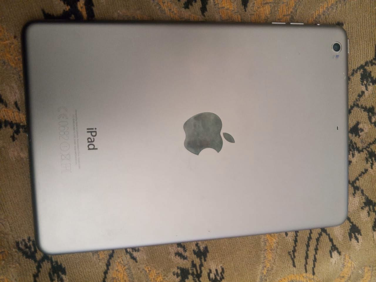 الجهاز: أبل آيباد ميني مقلد ايفون  (iPad Mini). 
الحالة: مستعمل نظيف جداً وشغال بشكل ممتاز بدون أي مشاكل.
الاستخدام: ممتاز جداً للأطفال، لمشاهدة اليوتيوب، الدراسة، والألعاب الخفيفة  السعر 70الف معه توصيل بي مجال ❤️***********
