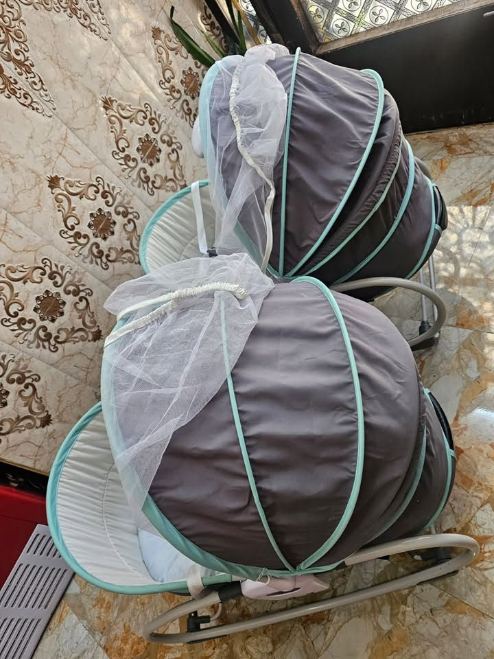 🛏️ للبيع أسرة أطفال عدد 2 👶🏻👶🏻

✨ استخدام قليل جدًا وبحالة ممتازة
🎵 مزودة بموسيقى مهدئة للأطفال
🔥 تحتوي على تدفئة للسرير (هيتر)
🧼 نظيفة ومحافظة وجاهزة للاستخدام

💰 السعر مناسب وقابل للتفاوض .
📩 للاستفسار والتواصل مع الرقم ***********.

