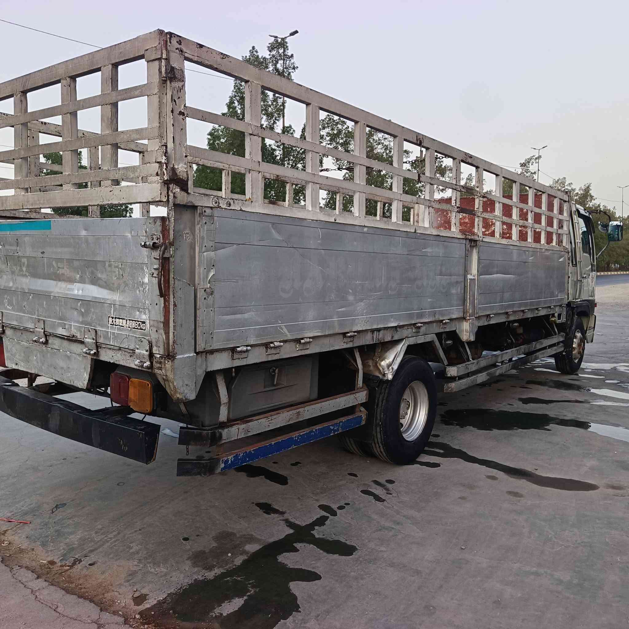 السلام عليكم هينو طيره طول سته وربع بلاد شاصي بيه فطر ومعمر مكينه70 سوبر مامفتوحه لا صرف ولا بخار رقم بصره سنويه مجدده تخم تاير سياره جاهزه مكان حله موبايل *********** ***********0 @
