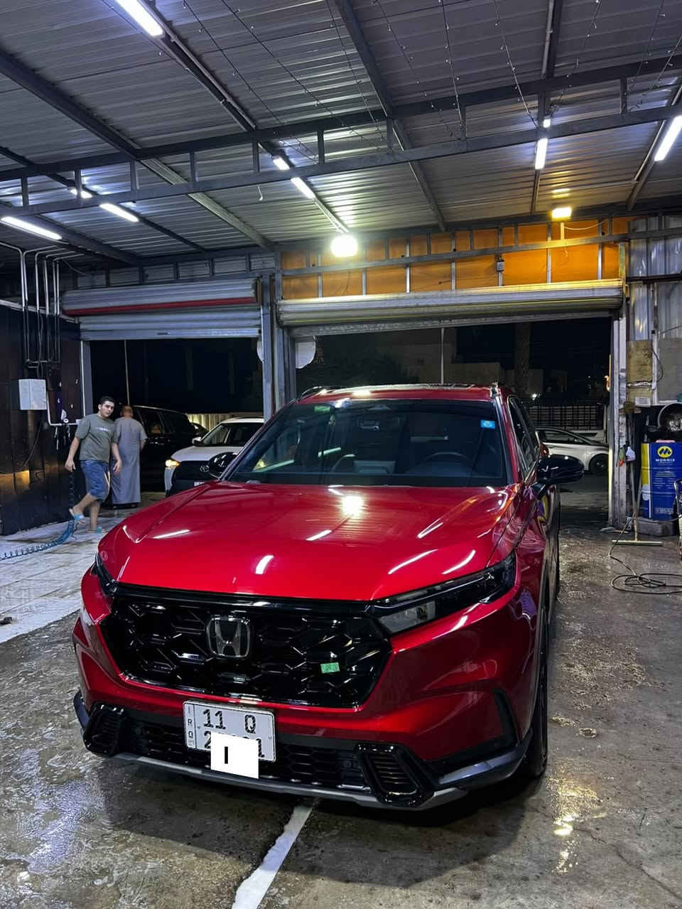 Honda CR-V Sport-L Hybrid 2025 للبيع
• هايبرد 2.0L – 204 HP
• ممشى 12,000 كم فقط
• AWD دفع رباعي
• فتحة سقف كهربائية
• كراسي جلد + كهربائية + تدفئة
• ذاكرة كرسي السائق
• رادارات وحساسات أمامية وخلفية
• Blind Spot مراقبة النقطة العمياء
• Rear Cross Traffic Alert تنبيه حركة المرور الخلفية
• Adaptive Cruise Control مثبت سرعة متكيف
• Lane Keeping Assist تحديد ومساعدة المسار
• كاميرا خلفية متعددة الزوايا
• Power Tailgate صندوق كهربائي
• شاشة 9 إنج + Apple CarPlay / Android Auto لاسلكي
• شحن لاسلكي للموبايل
• تحكم مناخي أوتوماتيك Dual Zone
• إضاءة LED
• جنوط 18 إنج Sport

📍 بغداد – حي الجامعة
💰 السعر: 25,200$
📞 ***********

ملاحظة: طخة بسيطة جدا صارت اثناء النقل بصندوك السيارة موضحها بالصور وتم تصليحها
