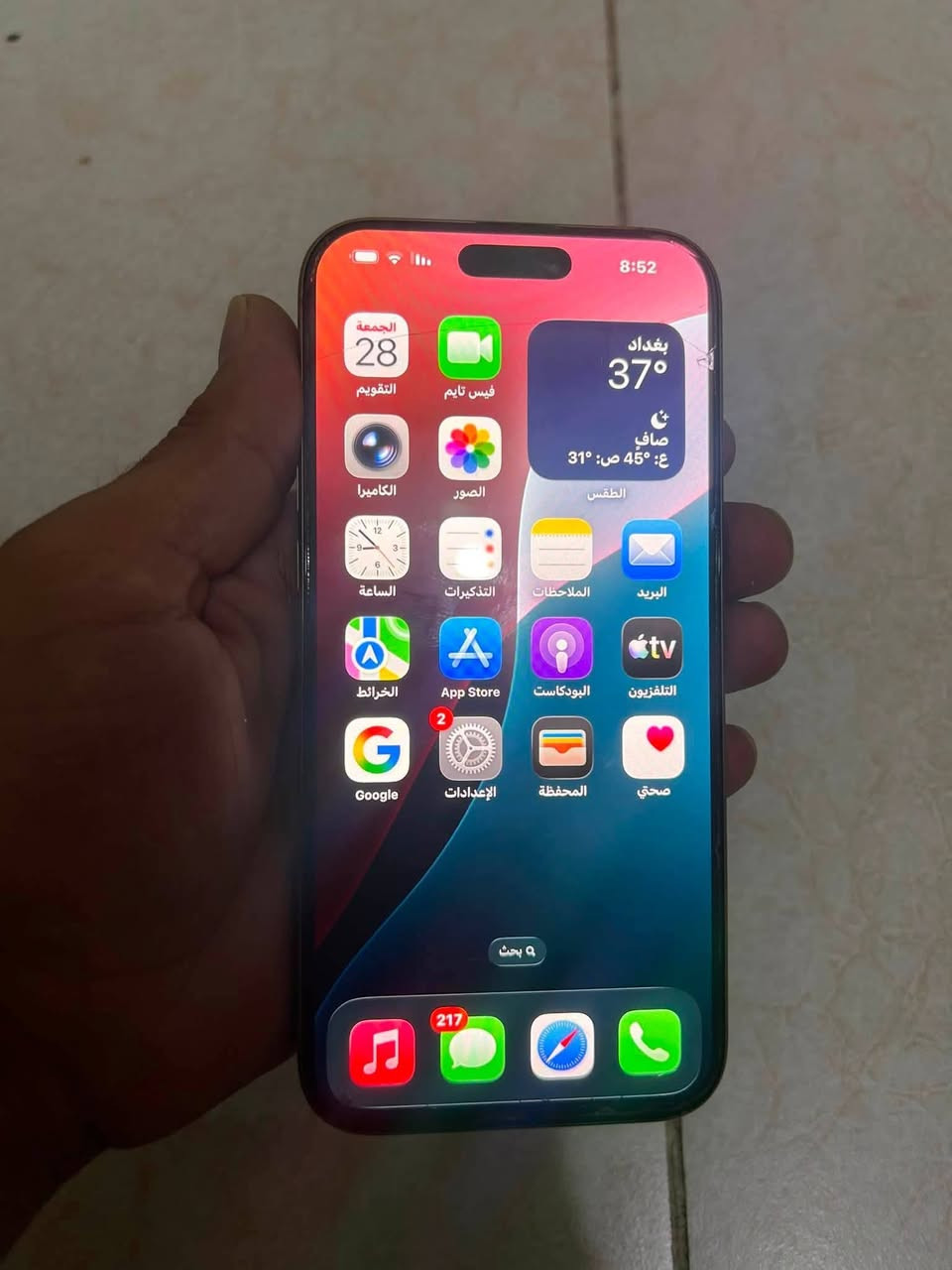 عندي 16 بروماكس شرق اوسط بعده جديد وبطاريته 98
عيبه فقط مبدل شاشة اصلية من ابل 
ها ونسيت دبل سيمكارت و كرتونته موجودة 
رايده بمليون و ١٥٠
***********
