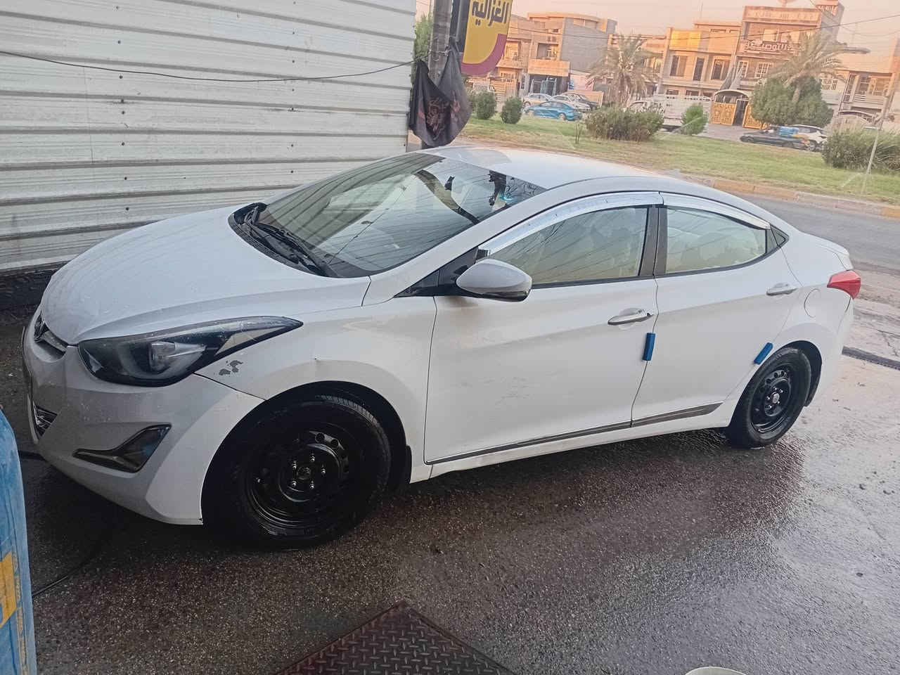 النترا موديل 2013 خليجي رقم بغداد نظيفه سونارها موجود مع الصور حداديه امامي خلفي جديده تخم تيرات جديد شاشه وكامره خلفيه تحكمات ستيرن داخل  غرفة نظيفه جدا  تبريد ثلج مبدل كله جديد السعر ٩٠ وبيها مجال رقم الهاتف ***********
