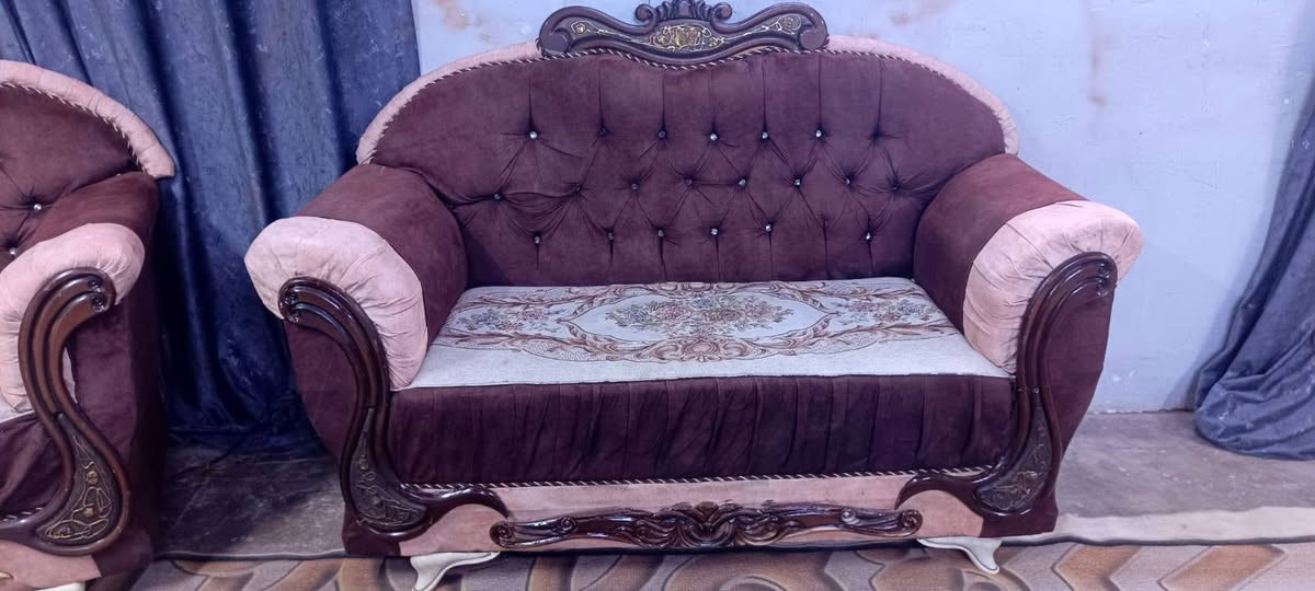 تخم 9 مقاعد نضيف مابي ضرر السعر 240 وبي مجال المكان الكاظمية للاتصال ***********

