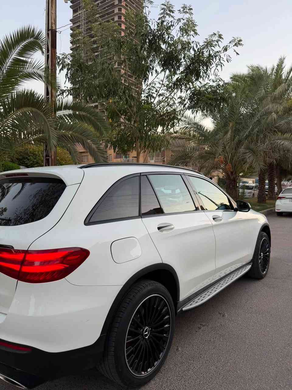 GLC300   2019 للبيع
السلام عليكم 
GLC300
2019 
(قطعه وحده صبغ +بوارد ب اماكن معينه )
(تو ويل )
المواصفات .......
فتحه بانوراما
رادار امامي 
رادار جانبي 
كامرا خلفيه 
شاشه مع شاشة اعطال 
لد امامي مع لد خلفي 
كراسي الاماميه كهربائيه بالكامل 
الكراسي الخلفيه تحكم كهربائي 
اوتو ستوب 
اوتو هولد 
انطمة قياده   (ايكو + نورمال +سبورت +سبورت بلاس )
مري الحانبيه كهربائيه
ترحيب ودخول ذكي 
اناره في البيبان مع الترحيب 
كير مكينه بحالة جداً جيده 
التبريد جيد 
تخم تاير جديد 
بدون اي مسج وبدون اعطال 
ماناقص السياره برغي 
ترايها من الشمال للجنوب 
عنوان السياره بغداد الجادريه 
***********
