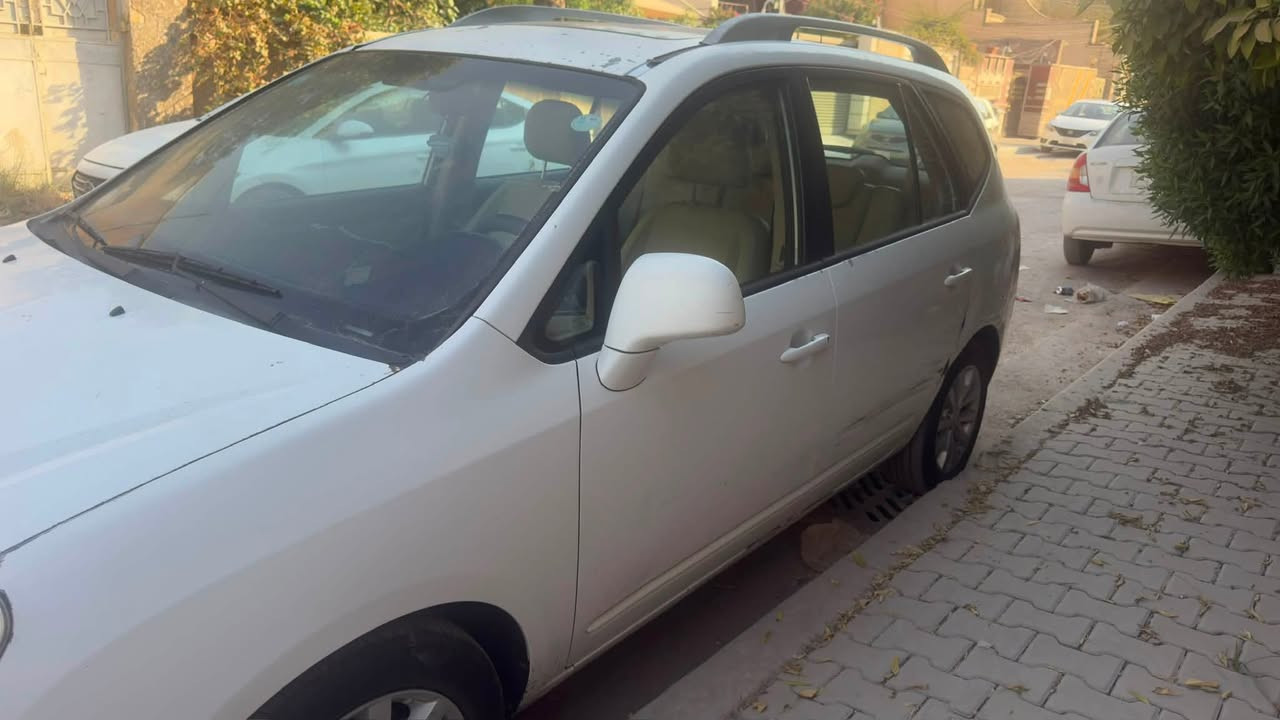 للبيع كيا كارينز 2012
**Kia Carens 2012** سيارة عائلية واسعة، مريحة وعملية، مناسبة للعائلة والاستخدام اليومي والسفر.

🔹 محرك 2000 اربعه سلندر
🔹ماشيه 161,197
🔹 دفع أمامي
🔹 تحكم بالستيرن
🔹 Bluetooth واتصال هاتف
🔹 تكييف
🔹 داخلية بيج
🔹 مقصورة واسعة ومريحة
🔹 مساحة تحميل ممتازة
🔹 قطع غيار متوفرة وصيانتها سهلة
🔹 7 راكب

السيارة جاهزة للاستخدام

💰 السعر: 10,500 دولار

📍 بغداد
📩 للاستفسار
***********
