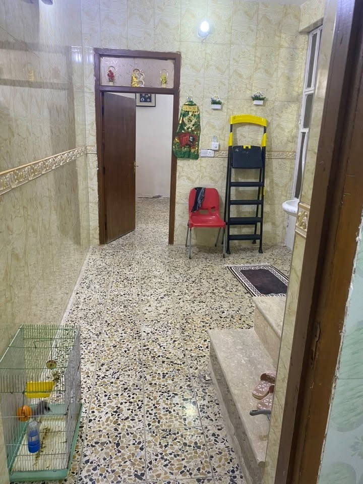 سلام عليكم للبيع بيت 100متر  🏠 الامين الثانيه السده الجديده قرب ساحه زمن طابق ونص طابو صرف بيت نضيف للستفسار 

‭***********‬
