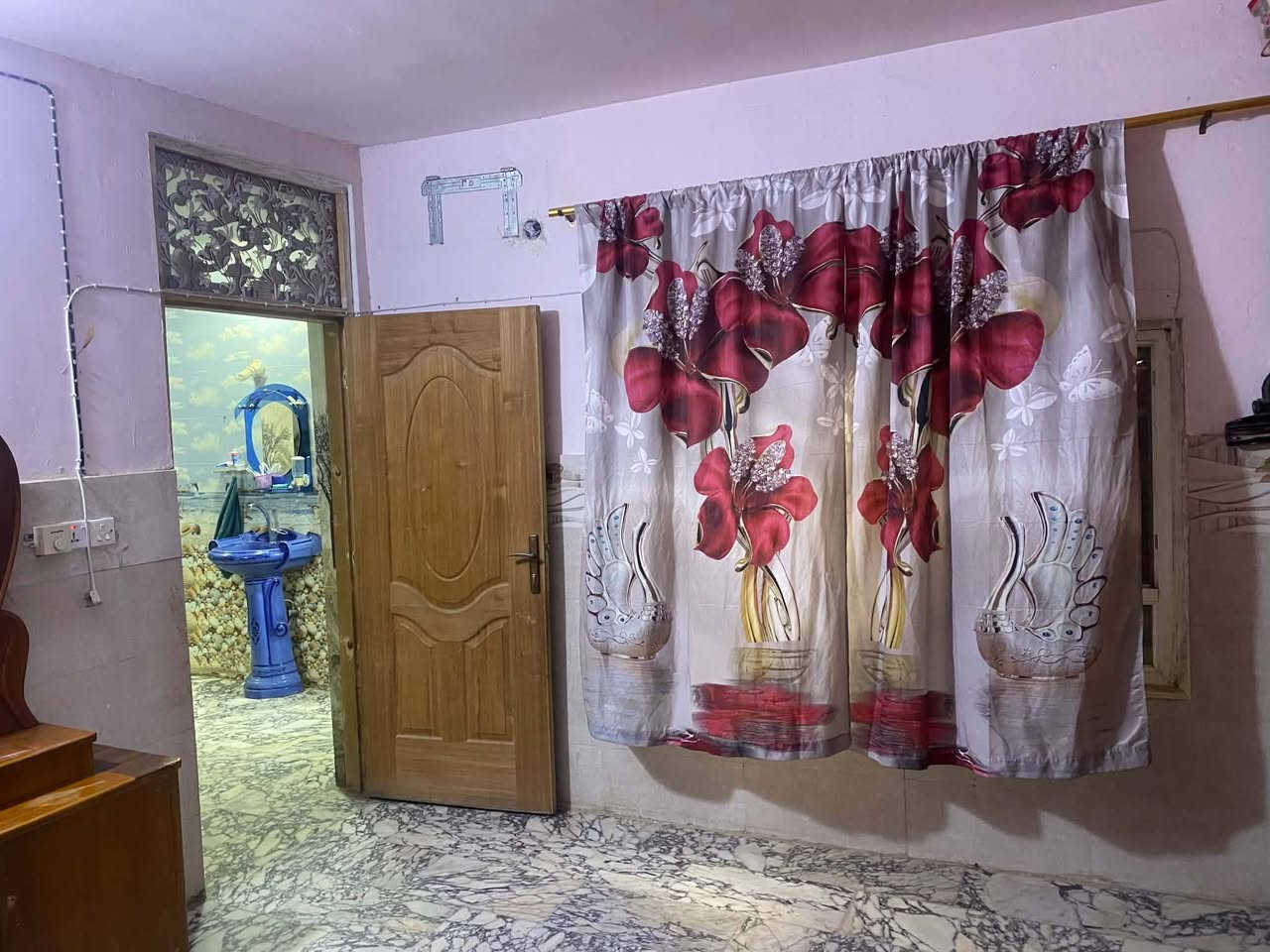 بيت للبيع طابو صرف المساحه 200 متر الموقع حله حي الطياره قرب شارع 25 البيت ركن عل شارعين عرض الشارع 15 متر اي ستفسار اتصل عل الرقم ***********
او متواجد عل النت
