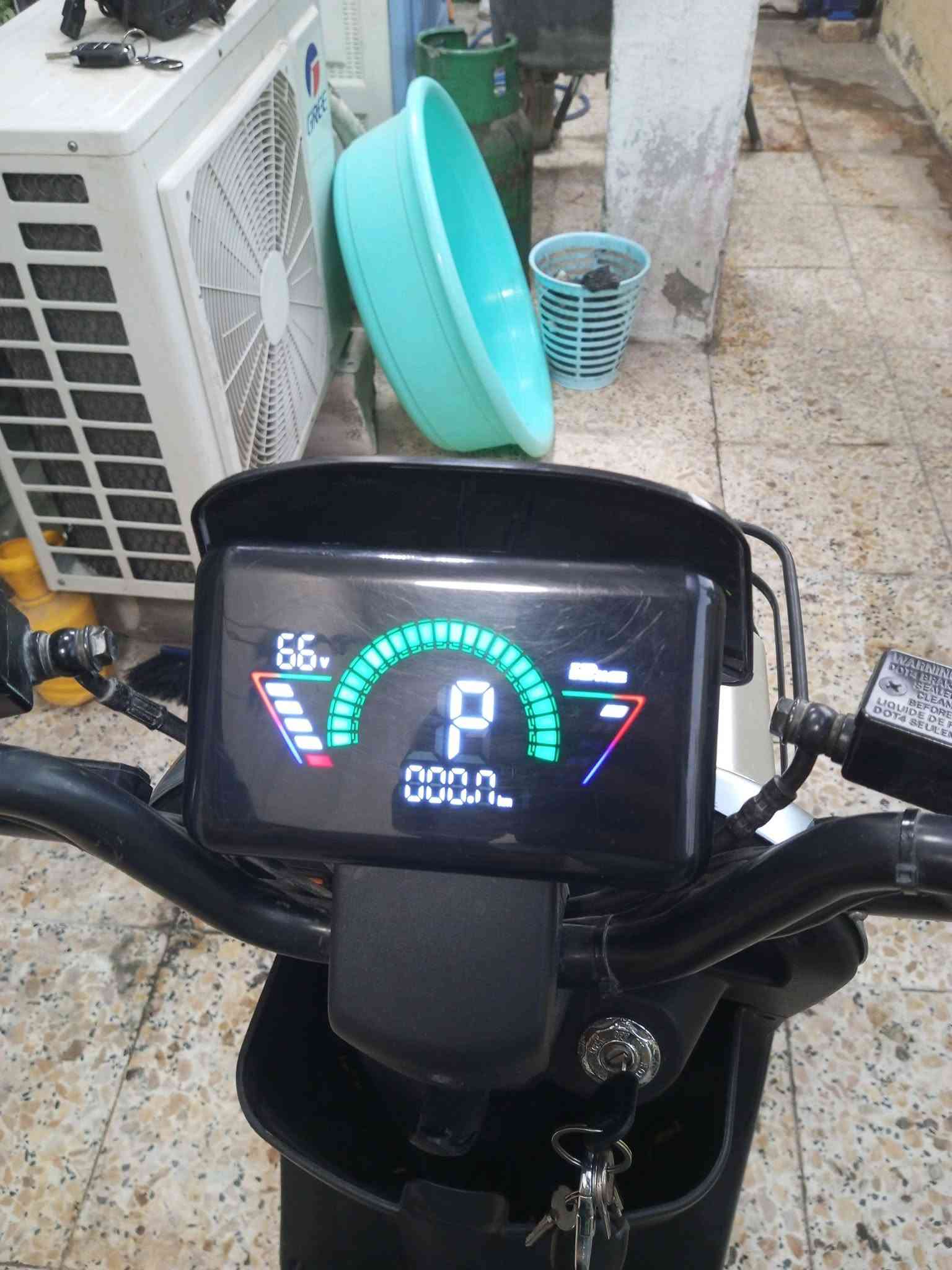 ار 7دراجه نضيفه ستعمال قليل بطاريات بيهن نفخه خفيفه بس قويات فولتيه تقره 11البطاريات السعر 225 مجال قليل ***********
