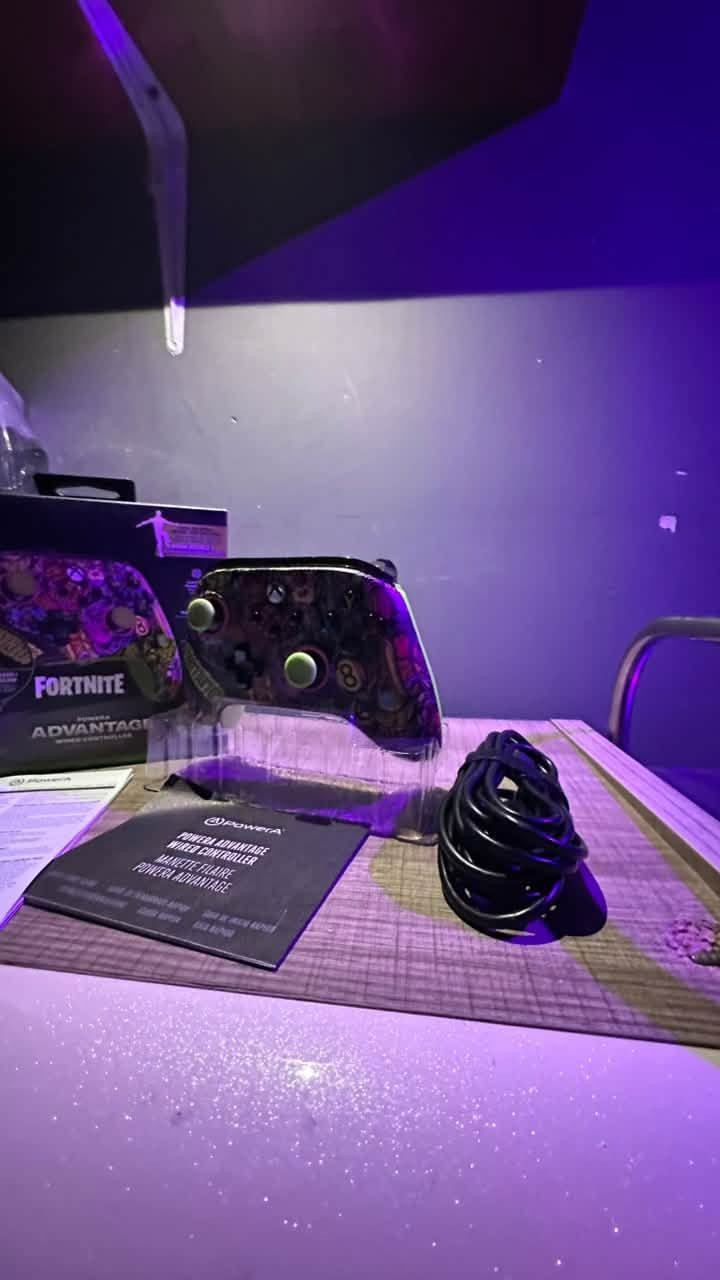 جويستك من شركه باور اي ادفانتيج نسخة فورت نايت
هاذه اسمهه الكامل Power, A advantage wired controller نسخه فورت نايت 

المواصفات :
كيبل تايب سي 3 امتار
موشم فورت نايت 
ميزه كلش حلوه انعكاس الضوه يا اما اشعه تحت البنفسجيه او اضائه عاليه منن تتعرض الها والمكان يصير ضلام تضوي

كير مغناطيسي
تحكم بدرجات الشفتات تصير للشوتر او للسيارات 
ازرار خلفيه مبرمجه على دگم الكير
مانع احتكاك الكير 
منفذ اواكس 

تقنية ال Hell effect الي عيه نفسه كير مغناطيسي

الاجهزه المدعومه :
اكس بوكس ون
اكس بوكس ون اس
اكس بوكس ون اكس
اكس بوكس سيريس اس
اكس بوكس سيريس اكس
وندوز 10
وندوز11

تكدر تبحث عن مواصفاتها القويه والمشابه للكيم سير

والحويستك مستعمل شي قليل

وبعدها تحت ضمان الشركة

السعر :30
العنوان :البصره-الزبير-

وراسل واتساب ***********

ياخي راسل واتساب ما ارد عل فيس
