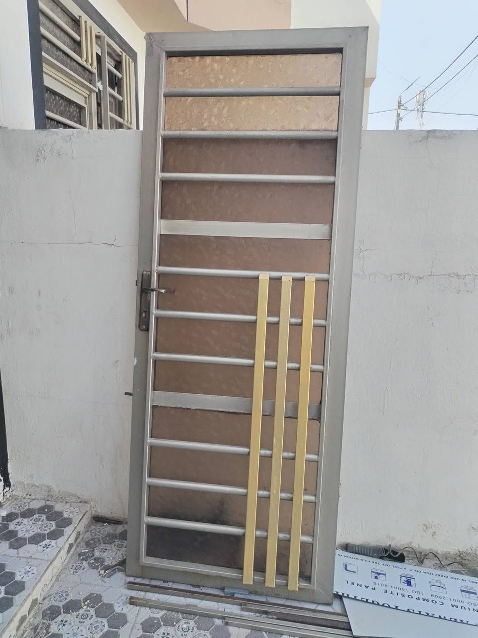 بيبان عدد 4حديد كامل هو وجامه وكينونه وقفله وزن الحديده 2ملم الباب نضيف اخو الجديد بس عوزهن جرجوبات للاستفسار خاص او *********** وبي واتس مكاني كوت مجمع الرواد
