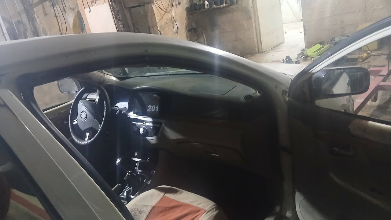 السلام عليكم سياره نيفال 620  للبيع حادث بجم رقمها ديالى  سياره حره مكاني بغداد جسر ديالى الجديد رقم الهاتف ***********  السعر 25 وبيها مجال
