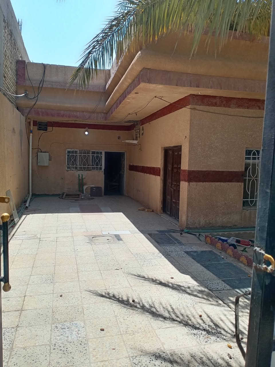 🏠 بيت للبيع كوت حي الحكيم وجه على شارع العام.

✨ مساحة::300 متر ركن. ✨

✨ الاستفسار *********** ✨
