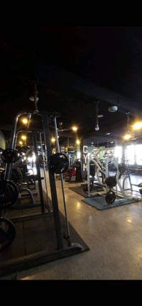 عامل تنظيف • قاعه كمال اجسام • سكن متوفر