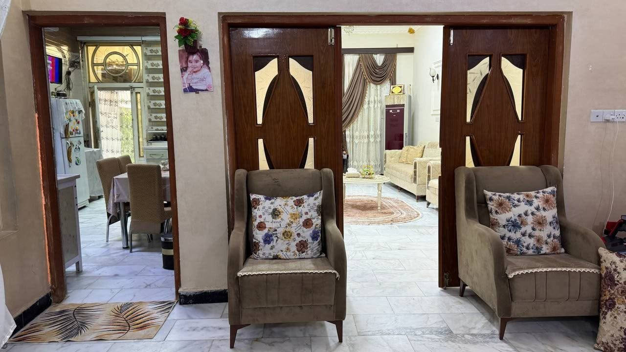 بيت للبيع

المساحه - 150م واقع 170م
السعر - 360
العنوان - حي اور الثانيه قرب مكتبة الشاطر 
تفاصيل البناء -  طابقين   مسلح 
ط1- غرفه +صاله+استقبال+مطبخ+صحيات
ط2 - غرف عدد2+مطبخ +صحيات +شقه معزوله 

لذلمزيد من المعلومات يمكنكم التواصل معنا 
على صفحة الفيس بوك ( المثنى للعقار) 
او الاتصال على الرقم التالي 
*********** ابو سيف
للمزيد من العروض الدخول على الرابط
https://web.facebook.com/groups/353423759199621
او قناتنا على اليوتيوب
https://youtu.be/wNJnyaBvaoU ناصرية, ذي قار
