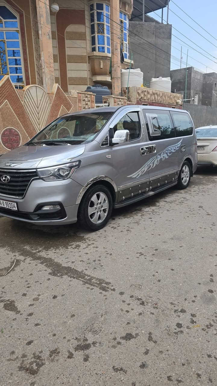 السلام عليكم 2019 اصل بيها بارد بالبنيد والجاملغ امامي ونفس جاملغ بي كلير من كوريه  وشبر بجامل الخالفي والباقي كفاله محرك نص بنص مجول ودبلو تخم تاير حداديه تبريد ثلج بصره رقم جديد رقم ***********/***********
