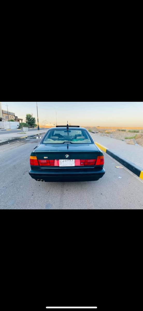 السلام عليكم شباب BMWللبيع وارد امريكي  كلها ليبل واحد فول مواصفات محرك كير حداديه كلها بشرط بدون ضربه داخل بيجي  جلد  كلش جديد ترايها بعد احله /***********/***********/
-مكاني ابو غريب 
-ناحيه النصر وسلام
-السعر 65$
