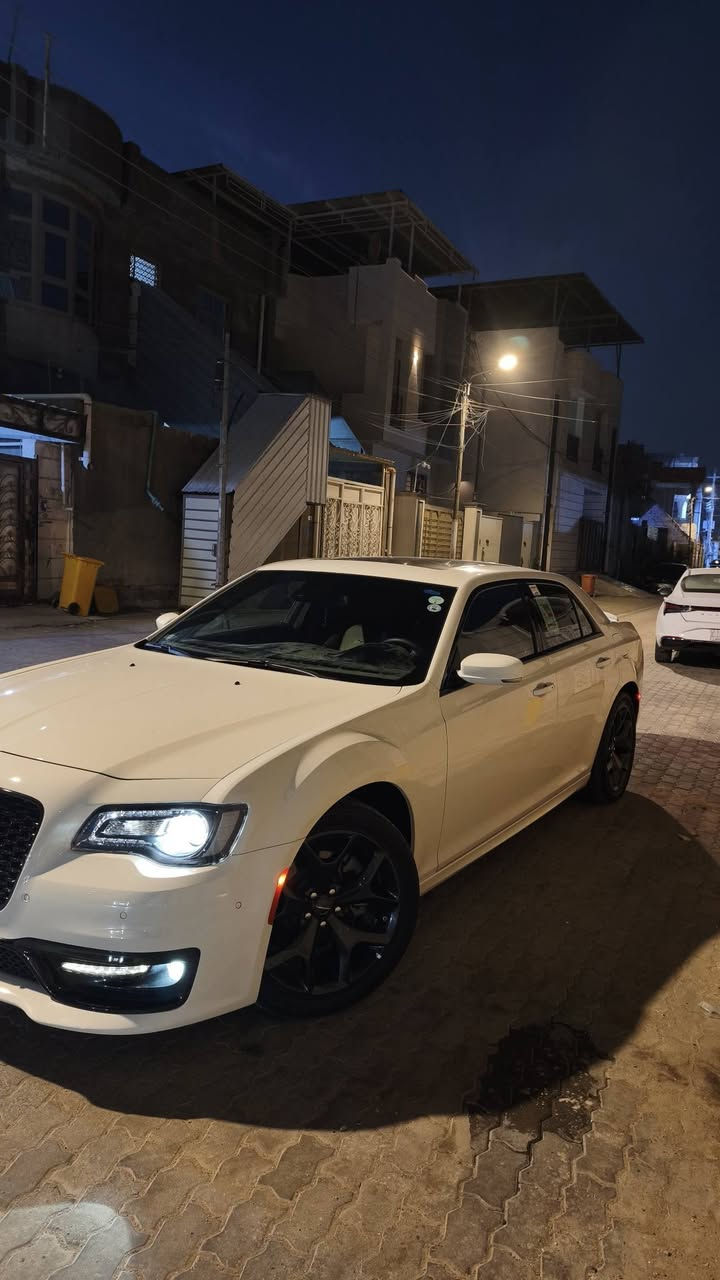 للبيع كرايسلر 300S أوباما 2023 خليجي 🇺🇸🔥
• موديل 2023/ 300S
• خليجي
• محرك 3.6 V6
• رقم السياره اربيل 22
• قير أوتوماتيك 8 سرعات
• دفع خلفي
• فول مواصفات
•رادار امامي + حساسات 
• شاشة + كاميرا خلفية
• مقاعد جلد
• تشغيل بصمة وتشغيل عن بُعد
• السيارة نظيفه بحاله الوكاله
• وكاله هارلم 
•ممشئ السياره 20 الف فقط
ملاحظه/ السياره مغلفه بنانو حماية 

📍 المكان: البصرة
💰 السعر: اتصل لمعرفه السعر
📞 للتواصل: ***********
