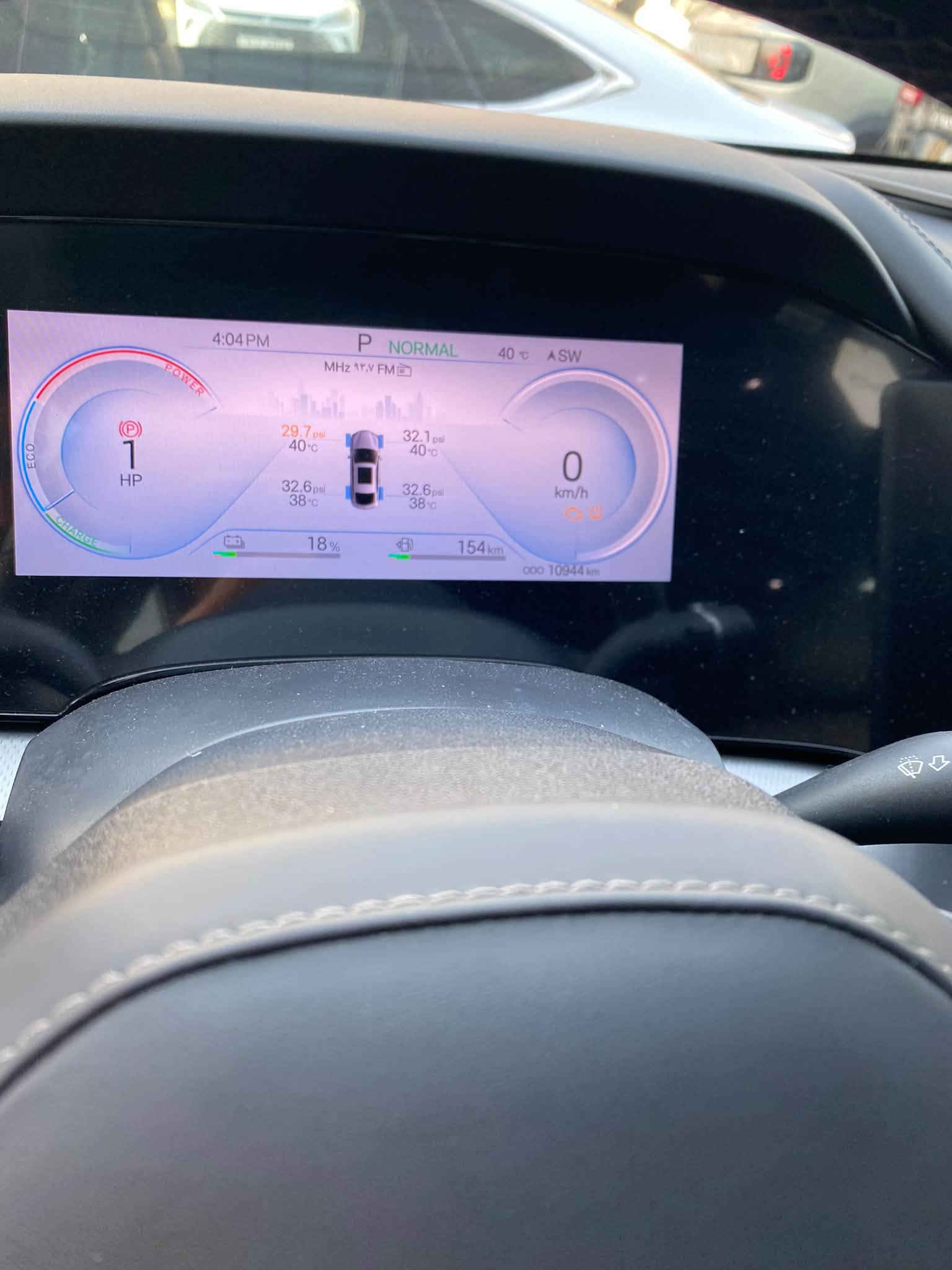 BYD SEAL 7 DM-i
🚘 المحرك والأداء

المواصفة التفاصيل

النوع سيدان Plug-in Hybrid

النظام DM-i 4.0

محرك البنزين 1.5 لتر

القوة الكلية 270 حصان

التسارع 0–100 7.9 ثانية

ناقل الحركة EHS كهربائي هجين

الدفع أمامي

المقاعد 5

🔋 البطارية والمدى

المواصفة التفاصيل

نوع البطارية BYD Blade LFP

الشحن Plug-in

المدى الإجمالي حتى 850 كم WLTP

القيادة الكهربائية تختلف حسب نسخة البطارية والسوق

📏 الأبعاد

المواصفة التفاصيل

الطول 4,835 ملم

العرض 1,900 ملم

الارتفاع 1,495 ملم

قاعدة العجلات 2,790 ملم

🛋️ التجهيزات

 • شاشة وسطية 15.6 إنچ

 • شاشة عدادات رقمية

 • مقاعد جلدية

 • مقاعد أمامية كهربائية

 • تكييف أوتوماتيك

 • شحن لاسلكي للهاتف

 • Apple CarPlay / Android Auto

 • دخول وتشغيل بدون مفتاح

🛡️ الأمان

 • 13 وسادة هوائية

 • DiPilot Level 2

 • مثبت سرعة متكيف

 • AEB كبح طوارئ

 • FCW تحذير اصطدام أمامي

 • مراقبة النقطة العمياء

 • تحذير ومساعدة البقاء في المسار

 • كاميرات وحساسات

📞***********

 

🛑بغداد البياع
