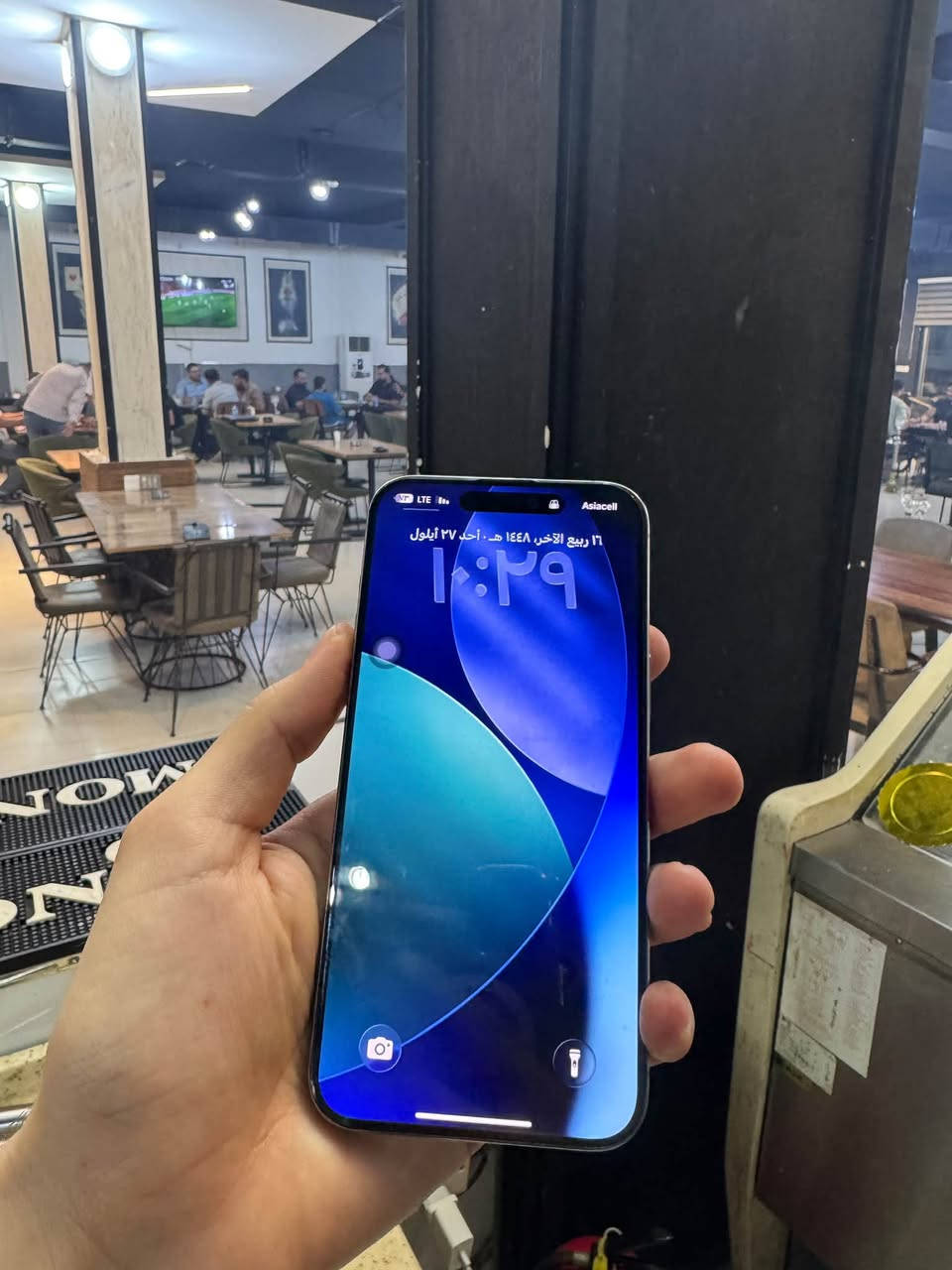 تليفون للبيع 15برو ماكس
87بطاريه 
256ذاكره 
سيم واحد 
مكلف بل نشر سعر عل واتساب ‭***********‬
جهاز نضيف كلش

نص مكتوب في الصور:
- ١٠:٣٠
- حالة البطارية
- عادية
- تعمل بطارية iPhone هذه على النحو المتوقع. حول البطارية والضمان...
- الحد الأقصى للقدرة
- ٨٧٪
- هذا قياس لقدرة البطارية مقارنة بقدرتها عندما كانت جديدة. قد تتسبب القدرة المنخفضة بتقليل ساعات الاستخدام بين عملية الشحن والأخرى.
- عدد الدورات
- ٥٩١
- هذا هو عدد مرات استهلاك iPhone لقدرة البطارية. معرفة المزيد...
- تاريخ التصنيع
- نيسان ٢٠٢٤
- أول استخدام
- آب ٢٠٢٤