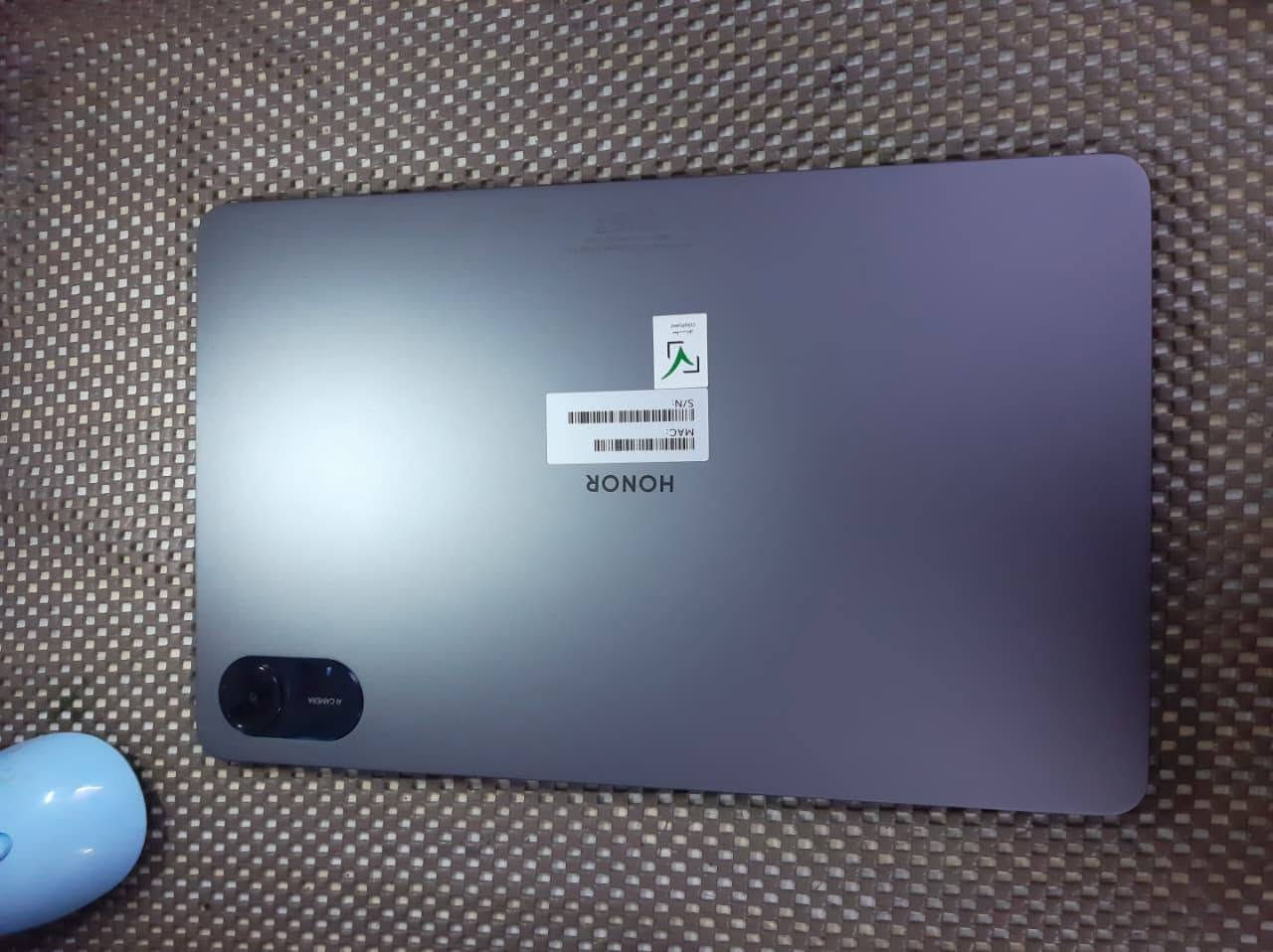 Honor Pad X9
مستخدم كم شهر للدراسة (فقط)
 التابلت جديد بالنايلون +داخل مدة الضمان
ــــــــــــــــــــــــــــــــــــــــــــــــــــــــــــــــــــــــــــــــــــــ
المواصفات: 
الكاميرا الخلفية📷: بدقة 5 ميجابكسل مع دعم التركيز التلقائي (Auto Focus).
​الكاميرا الأمامية📷 (السيلفي): بدقة 5 ميجابكسل.
الذاكر💾: 128GB
البطارية 🔋: 7250MAh
الحجم 📐: 11.5 انش
الوزن ⚖️: 499 غرام
السماعات 🔊: محيطي يدعم 6 مخارج للصوت
المعالج⚙️:(6nm) SD685 /يدعم 60FPS ببجي وكود وبعض الألعاب 90FPS
الشاشة📱: 
120 هرتز
النوع IPS LCD، تدعم 1 مليار لون
الدقة 1200 × 2000 بكسل
ـــــــــــــــــــــــــــــــــــــــــــــــــــــــــــــــــــــــــــــــــــــــــــــــــــــــ
السعر 350 ألف وبيه مجال
للتواصل ؏ـلى الرقم ***********

