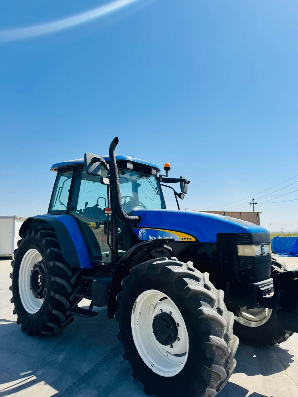 تراکتۆر حجم١٢٠فول عادی چوارتای تازە هەمووجانی بەشەرت گیڕومەکینە بەشەرت رەقم موبایل ***********/***********
