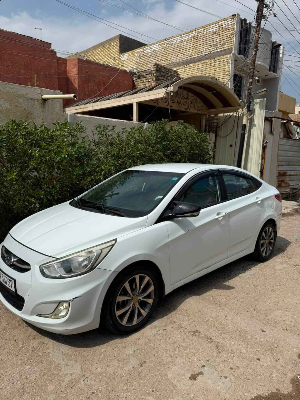 السلام عليكم اكسنت 2015 خليجي مكفولة كفالة عامة 
من الصبغ بيهة فقط بارد خفيف جداً تبريد ثلج سيارة استعمال بيتي ومكفولة من جميع النواحي كير ومحرك السعر 98 قفل حك الجية شي بسيط 
التواصل ***********
