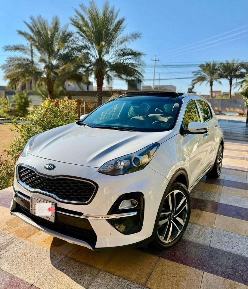 سعرها 💛٢١٠$💛
كيا سبورتاج 2019 (شكل 2020) - فول المواصفات الملكية (أعلى فئة VIP)
سيارة بحالة الوكالة (زيرو أكياس)، صبغ ونظافة الموثر، تجمع بين الفخامة والأداء العالي:

المواصفات الخيالية والتكنولوجيا:

 فتحة سقف بانورامية كاملة: توفر إضاءة طبيعية وشعورًا واسعًا بالحرية أثناء القيادة.

 شاشة لمس ذكية وتفاعلية: شاشة مركزية متطورة تدعم النظام العربي الكامل والخرائط والوسائط الذكية.

 تحكم كهربائي بالكامل بالمقاعد: كرسي السائق مزود بنظام تعديل كهربائي متعدد الاتجاهات لدعم الظهر والراحة القصوى.

 نظام إضاءة عدسات ذكي LED: عدسات هالوجين/LED مزدوجة فائقة القوة لرؤية ليلية واضحة كالنهر.

 كاميرا وحساسات شاملة (360 درجة استشعار): حساسات أمامية وخلفية لتسهيل الاصطفاف والمناورة في أضيق المساحات.

 مقود ذكي شامل (Multi-function): أزرار تحكم بالصوت، الهواتف، ومثبت السرعة بدون تشتيت عن الطريق.
الراحة والفخامة الداخلية:

 مقصورة الملكية (Leather & Fabric VIP): جلد فاخر باللون البيج الملكي مطعم بقماش هيدروليكي للتهوية.
 تكييف توربو مزدوج: تبريد ثلجي مع فتحات تكييف خلفية خاصة لركاب المقاعد الخلفية.

 أكياس الشركة الاصليّة: السيارة محتفظة بأكياس الحماية الأصلية للمقاعد الداخلية كأنها خارجة الآن من الوكالة.
 منافذ شحن سريعة: منافذ USB و12V متعددة في الأمام والخلف لخدمة كافة الركاب.

التصميم الخارجي والأمان:
 اللون الصدفي الملوكي: طلاء أبيض صدفي ناصع يعكس أشعة الشمس ويعطي هيبة استثنائية.

 جنوط (ويل رينج) سبورت رياضية: تصميم رياضي عريض ومميز يمنح ثباتًا عاليًا على الطرقات السريعة.

 لمسات الكروم الفاخرة: تطعيمات كروم على الشبك الأمامي، المقابض، ومصدات الضباب.

 أرقام بغداد خصوصي: جاهزة للملكية والتحويل الفوري.

للأستفسار💛***********💛
               ‭ 🩵***********‬ 🩵‭‬
