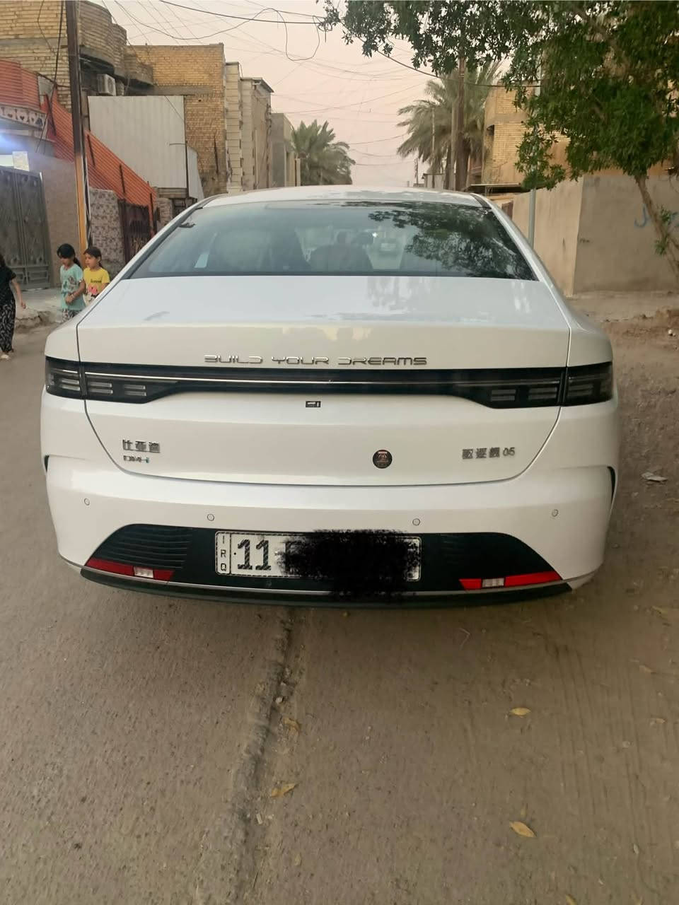 السلام عليكم للبيع دسترويل موديل ٢٠٢٥ السياره زيرو بعده ماشيه 5000  الف الكلي عله وضع الشركه مكفوله كفاله عامه من الصبغ والبارد والفتح وتبديل رقم بغداد بسمي ثاني يوم التحويل حاط كل البرامج بشاشه السياره فول ماعده الفتحه معروفه موصفاته 
مكان السياره بغداد الشعب 
السعر ١٩٨٠٠  غير متواجد علفيس اليحب يتصل اويتفاهم 
الاستفسار ***********
