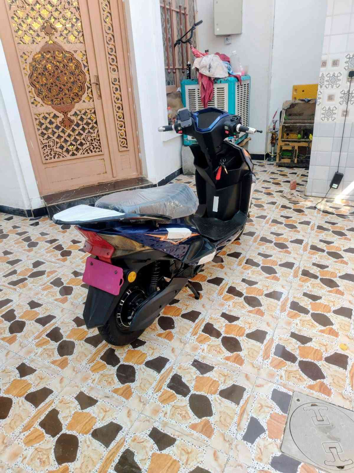 ---

*السلام عليكم*

دراجة شحن للبيع نوع *سكنس الأخوين - SUPER SUNNY*
*6 بطاريات - فول عالفحص 🔋*

*المواصفات:*
✅ 6 بطاريات فول عالفحص
✅ بريك خلفي شغال 100%
✅ لايت عالي ناصي شغال
✅ عداد شغال
✅ 4 سرع
✅ كهربائيات كلها شغالة
✅ اشاير يمنى ويسرى شغالة
✅ دراجة زيرو - نظيفة

*السعر: 500 ألف دينار*

*رقم الهاتف: ************
*المكان: الفلوجة - 

-
