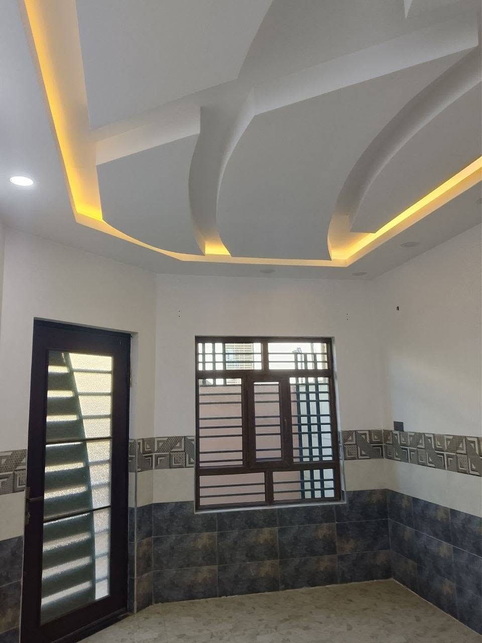 🏠 دار للبيع – حي المزارع | فرصة مميزة للسكن والاستثمار ✨

📍 الموقع: حي المزارع، مقابل مستشفى السلام،.🏥.       قرب مسجد الواحد، 🕌.  خلف ملعب المزارع النموذجية.🏟️

📐 المساحة: 150 م²
📏 الواجهة: 7.5 متر
🏗️ بناء حديث – فارغ وجاهز للسكن
🛣️ شارع تبليط
📜 سند طابو الزهور – ملك صرف

🏠 تفاصيل الدار:
🔹 طابقين كاملين
🛏️ 4 غرف نوم

الطابق الأرضي:
• غرفتا نوم
• هول استقبال
• صحيات
• كراج 🚗

الطابق الثاني:
• غرفتا نوم
• هول
• صحيات

📞 للاستفسار والتواصل:
***********📱
***********📱
***********📱

🏢 السماك لتجارة العقارات
بيع • شراء • تأجير • إدارة أملاك

📌 عنوان المكتب:
حي الصديق، بعد مرطبات البحرين، سائدين الصديق الرئيسية، مقابل مدرسة العقول المبدعة الأهلية.👉@
