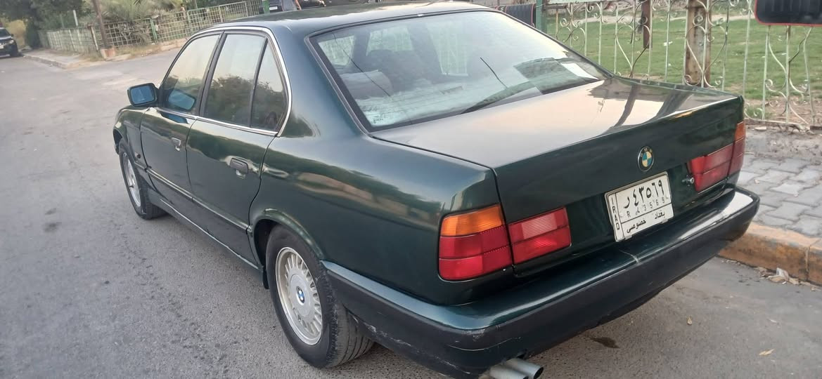السلام عليكم للبيع بيئم  موديل 91 لون زيتوني حجم 525 رقم بغداد بسمي كير ومحرك وتخم تاير وتبريد مكفولات لسياره جديده مال جني لسعر 55 مكان بغداد لرقم ***********
