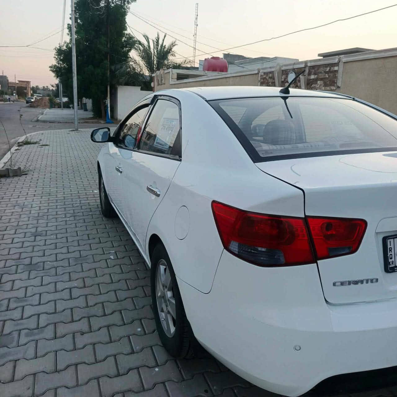 سلام عليكم سيارتو موديل ١٢.  وحلوه بدون صبغ بيها طخات قليله
التواصل ***********السعر 85 بيها مجال
