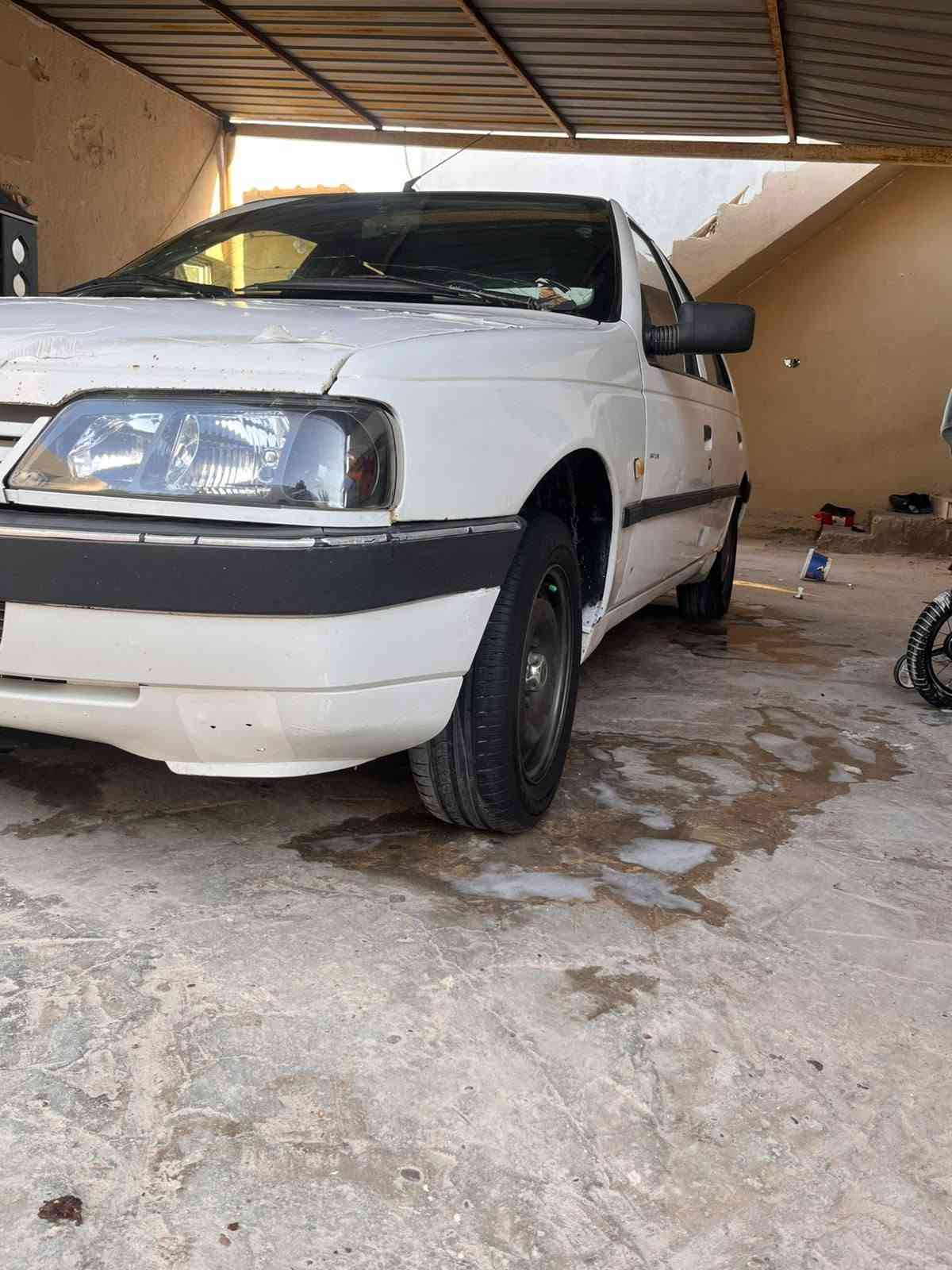 سلام عليكم بيجو للبيع 405 جي اكس12  سياره جديده مكينه تبريد كير مكفولات كشر مكفول من الضربه وتبديل سعرها 34 بيها حك الجيه سياره جاهزه رقم بغداد انكليزي تحويل نفس ليوم  سنويه 28 مكاني بابل رقمي ***********
