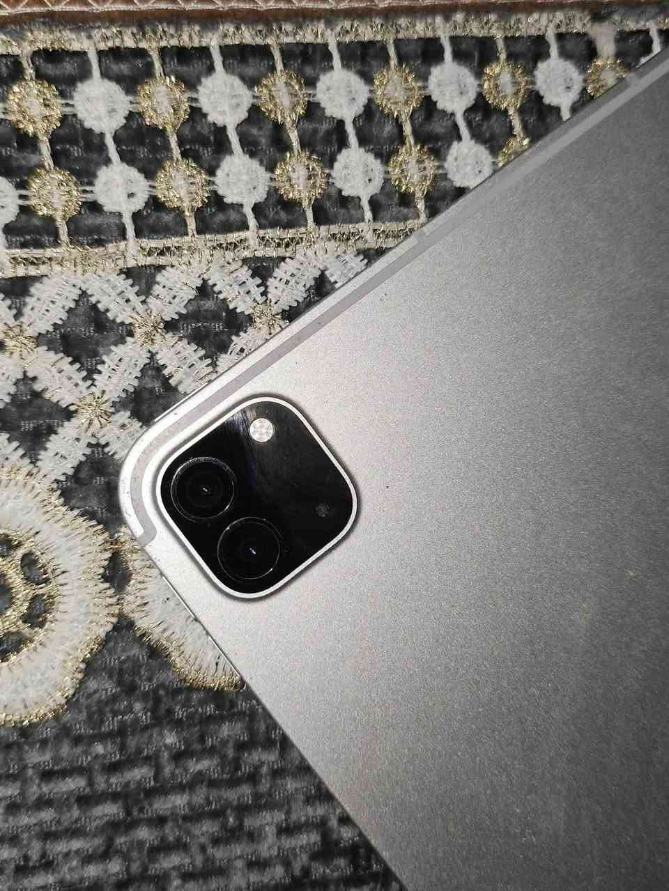ايباد ١١ برو • M1 • ١٢٨