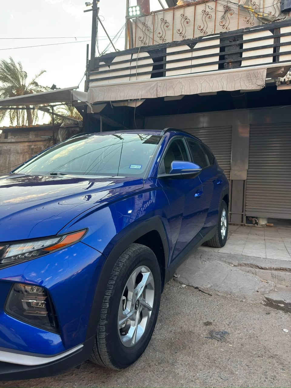🚘 هيونداي توسان SEL HTRAC AWD موديل 2023 🇺🇸
✨ كلين تايتل (Clean Title)
📄 تقرير المزاد: مياه أمطار واصلة للدوسة فقط.
✅ السيارة دخلت العراق وتم استخدامها بشكل طبيعي.
✅ الموجود حالياً فقط رصعات وشخوط استخدام داخل العراق.

⚙️ المواصفات:
🔹 الممشى 60000km
🔹 فئة SEL HTRAC AWD
🔹 محرك 2.5 لتر (4 سلندر)
🔹 قير أوتوماتيك 8 سرعات
🔹 دفع رباعي ذكي HTRAC (AWD)
🔹 تشغيل بصمة عن بعد+ فتح الأبواب باللمس
🔹 كرسي السائق كهربائي
🔹 باب خلفي كهربائي
🔹 شحن لاسلكي
🔹 تدفئة للمقاعد الأمامية
🔹 مقاعد قماش وكالة
🔹 شاشة وسطية
🔹 Apple CarPlay & Android Auto
🔹 كاميرا خلفية
🔹 مثبت سرعة
🔹 Auto Hold
🔹 Auto Stop & Go
🔹 أوضاع القيادة: Normal | Smart | Sport | Snow
🔹 رادار مانع التصادم الأمامي
🔹 رادار مانع التصادم الخلفي
🔹 نظام المحافظة على المسار (Lane Keep Assist)
🔹 نظام تتبع المسار (Lane Following Assist)
🔹 قيادة شبه ذاتية (Highway Driving Assist)
🔹 تنبيه النقطة العمياء
🔹 تنبيه حركة المرور الخلفية
🔹 نظام الثبات الإلكتروني (ESC)
🔹 مانع انزلاق (Traction Control)
🔹 حساسات ضغط الإطارات (TPMS)
🔹 جنوط ألمنيوم
🔹 تكييف أوتوماتيك

📄 رقم الشاصي (VIN):
5NMJBCAE7PH232888

📍الموقع بغداد شارع فلسطين
📩 للاستفسار التواصل على الواتساب ***********
