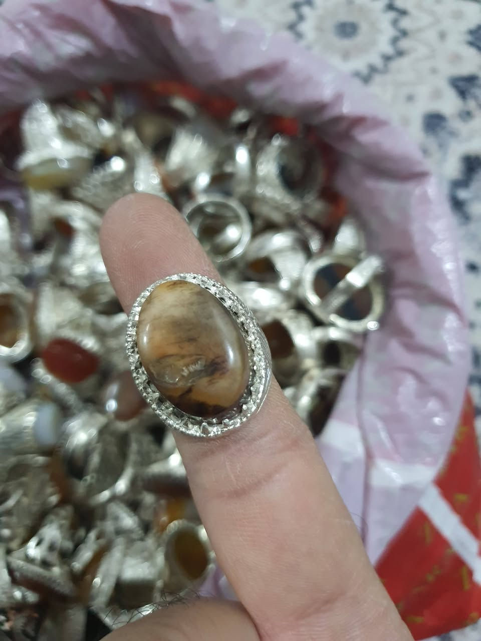 خواتم فضه ايرانيه العدد 200قطعه السعر الفين دينار القطعه
