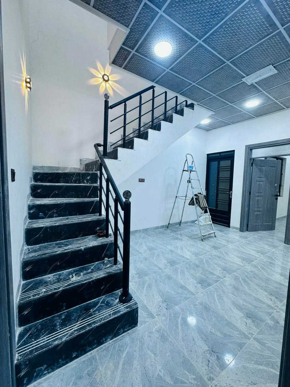 🏠 بيت للبيع – حي الكندي
📍 الموقع: قرب جامع الباقيات الصالحات
📜 سند جمعية
📐 المساحة: 100 متر
📏 الواجهة: 6.25 متر
💰 السعر: 70 مليون قابل للتفاوض
📞 للاستفسار والتفاصيل: مكتب طارق المولى
📱 ***********
