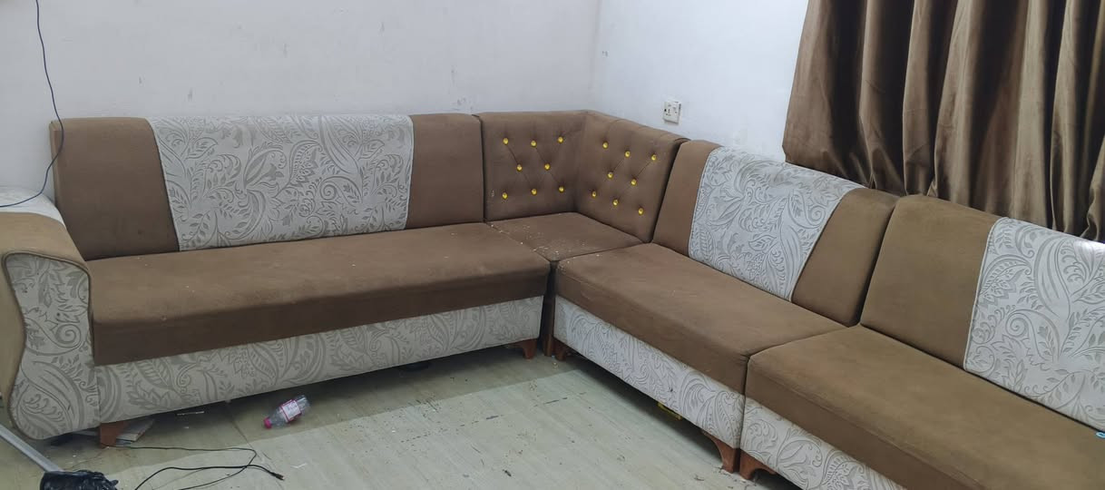 سلام عليكم..تخم نضيف جدأ
كدام عينك....
بالنسبه الصبغ هذا صبغ مائي بسبب الترميم مال غرفه استخدم فقط 6اشهر 
السعر 150 وبي مجال.....خاص او ***********
واتساب
