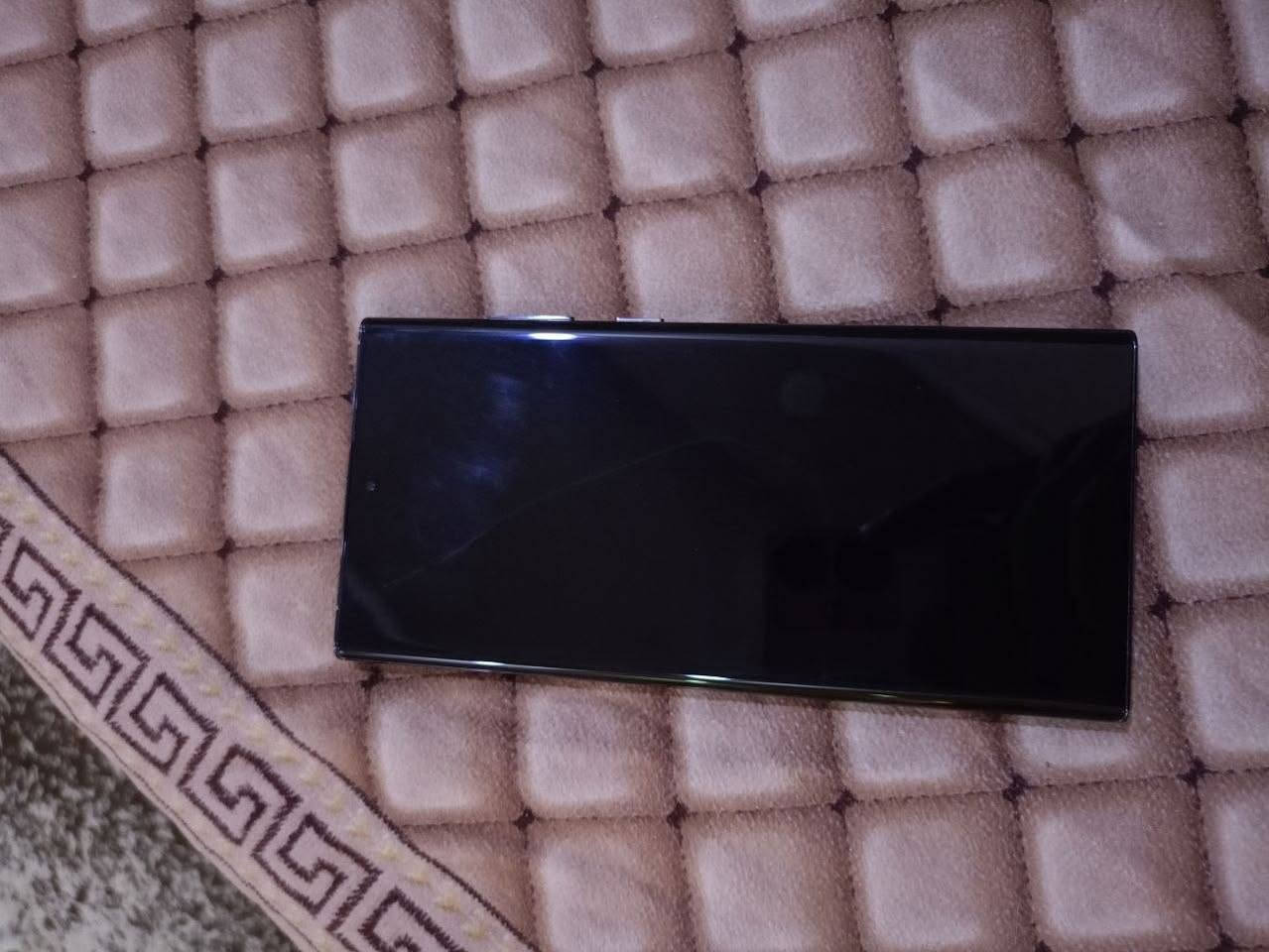 اس ٢٢ الترا  سعره 385 وبي مجال حك جيه،مبدل شاشه حالها حال الوكاله بس كامرته الخلفيه واكفه وشريحتين ذاكره 256 و ويا واير وكارتونه، عنواني بغداد مدينه الصدر بالحبيبيه رقمي ***********
