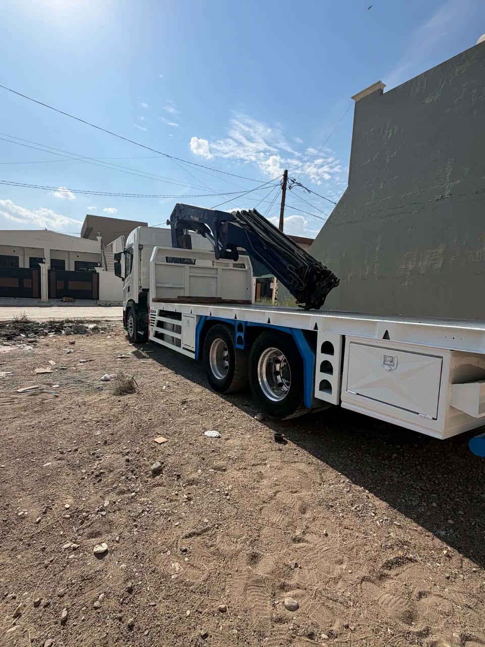 للبيع اسكانيا مديل 2019
قماره ناصيه
حجم المكينه ٤٥٠ سوبر عادي
 هند بريك بصمه
كرين ١٢طن حجم35000
6سلايتات دهن
٤رجلين سيارة
سحال دبل تاير
تخم ويل كروم
كرين بدون ريموت
كفاله عامه بدون كسر وفطر الجهاز
سياره كاتي بعده مامرقمه
***********
***********
مكان كركوك
